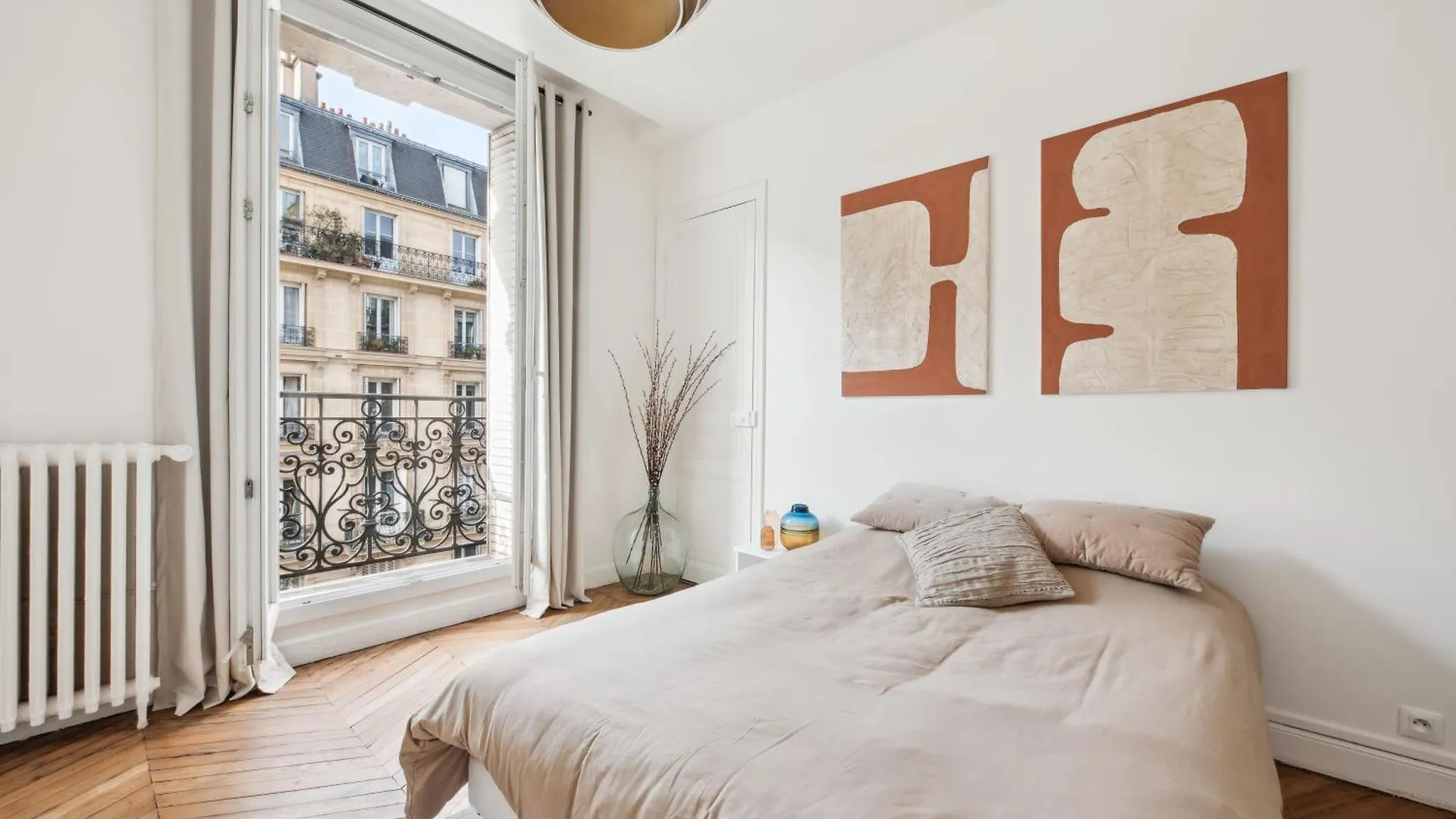 Апартаменты Charming And Cosy In Center *